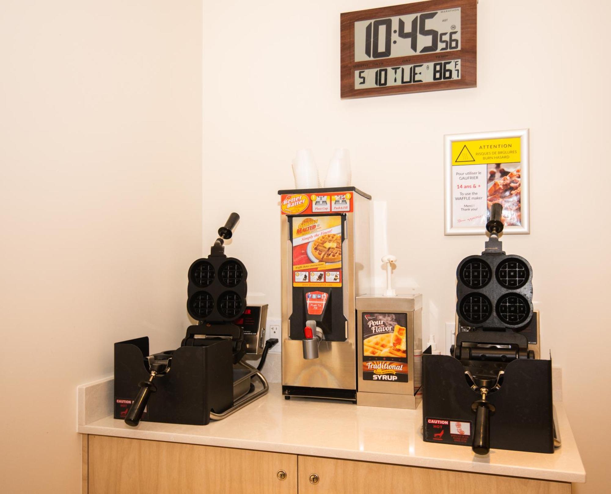 Hotel Brossard Luaran gambar